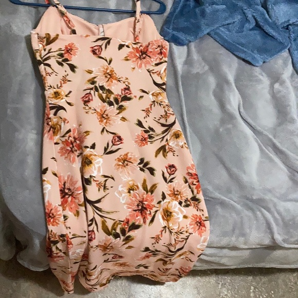 Flowered dress - Picture 2 of 3